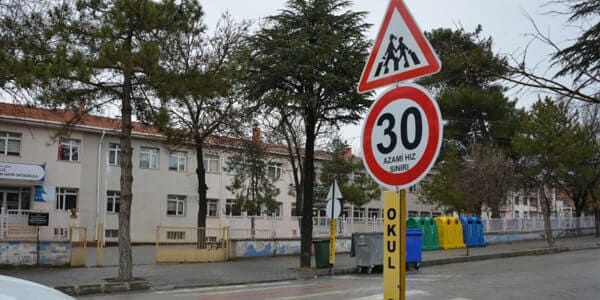 Okul Bölgesi Azami Hız Sınırı Kaçtır?